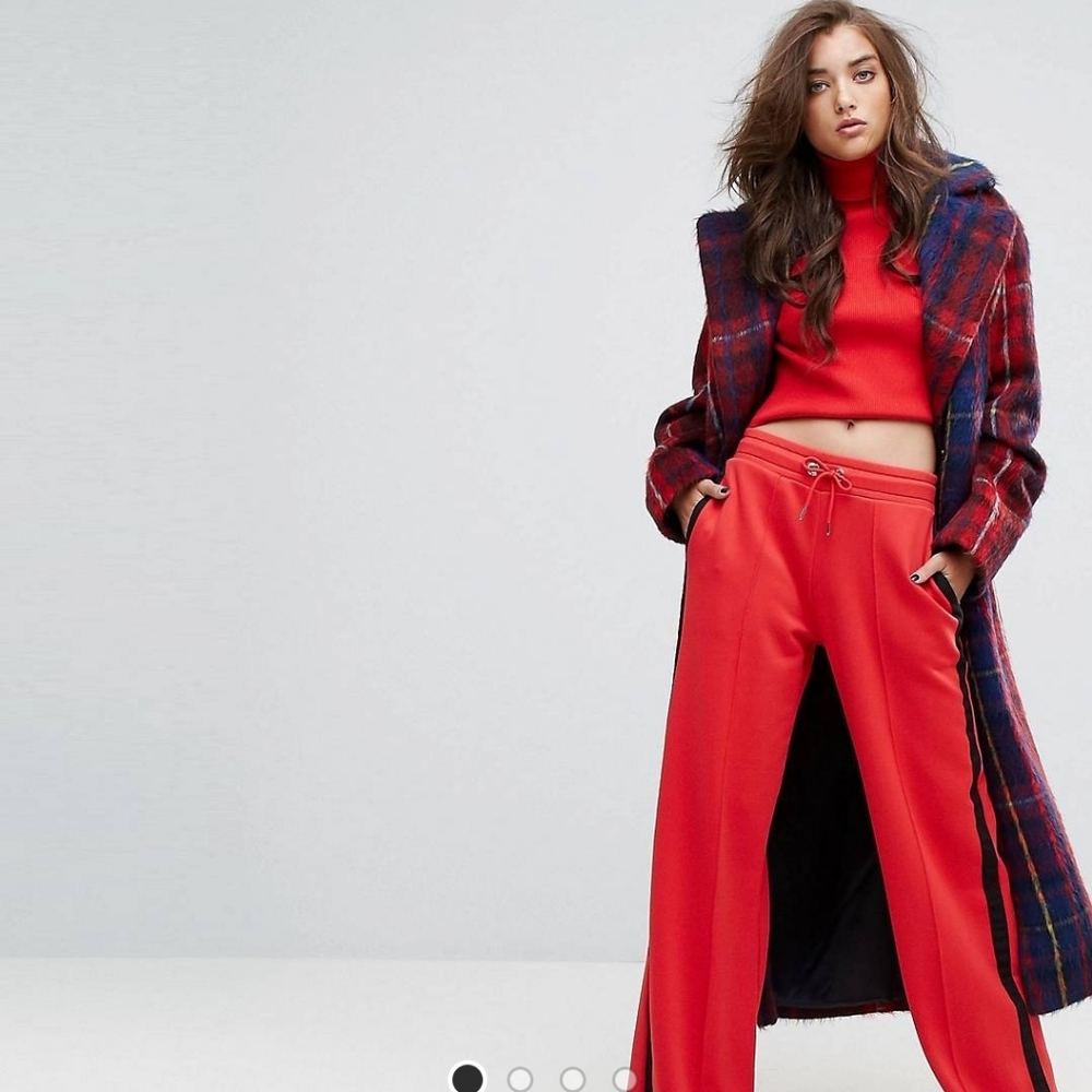 Gigi Hadid Tommy Hilfiger Oversized Tartan Plaid Coat